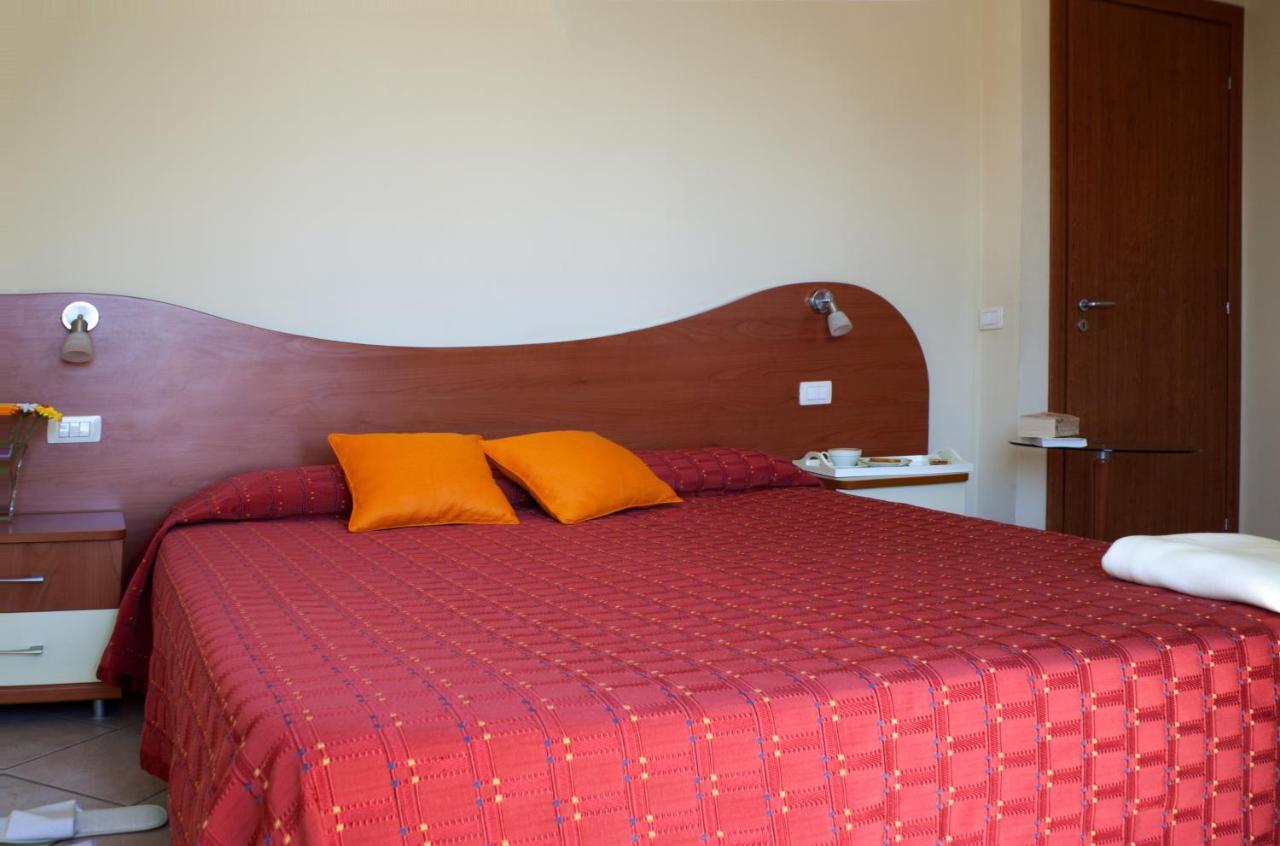Motta SantʼAnastasia Motta Residence Hotel المظهر الخارجي الصورة
