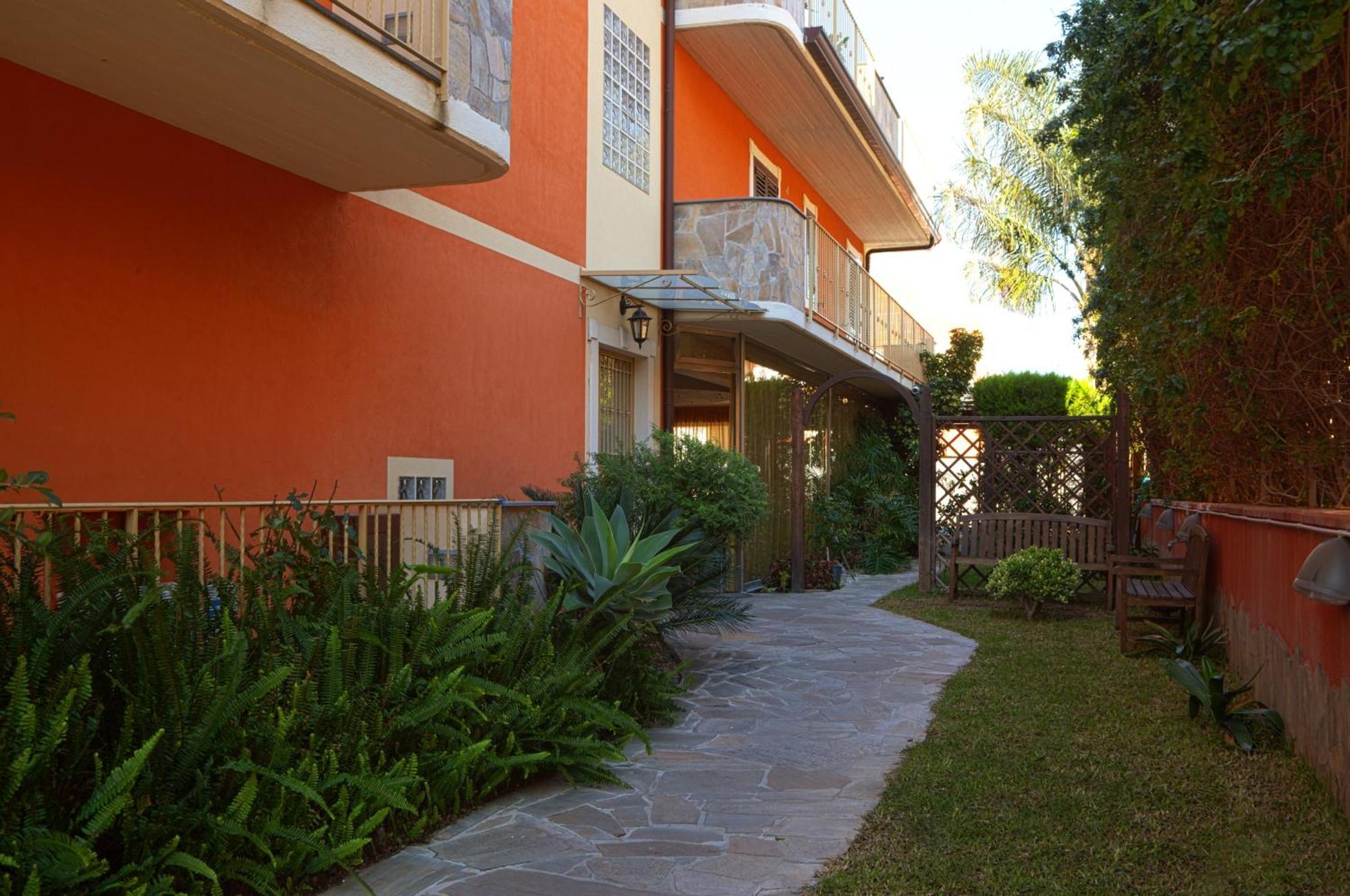 Motta SantʼAnastasia Motta Residence Hotel المظهر الخارجي الصورة
