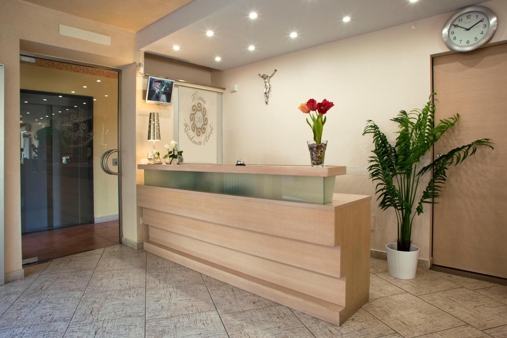 Motta SantʼAnastasia Motta Residence Hotel المظهر الخارجي الصورة